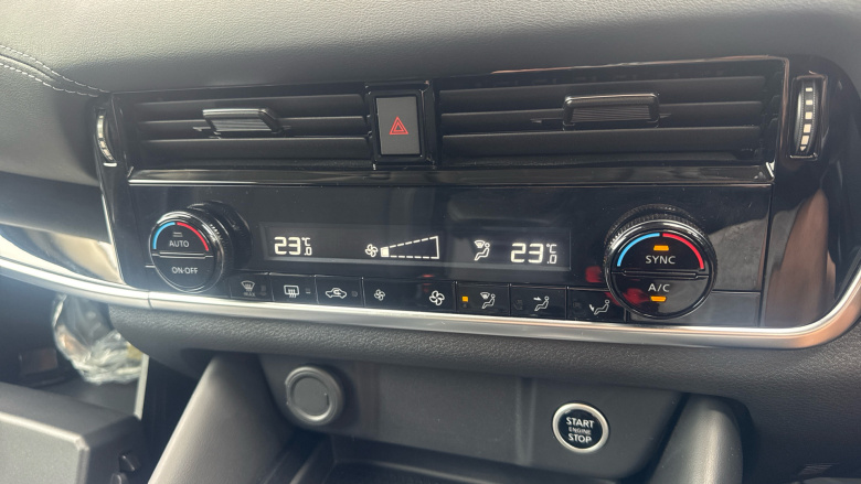Nissan Qashqai 1.3 DiG-T MH 158 N-Connecta 5dr Xtronic Petrol Hatchback